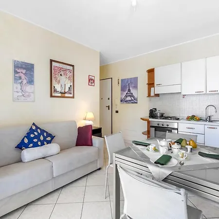Anna Station - Happy Apartment *