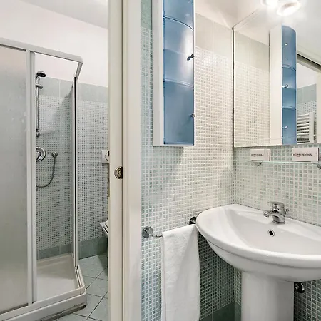 Apartment Anna Station 200m From The Sea - Happy